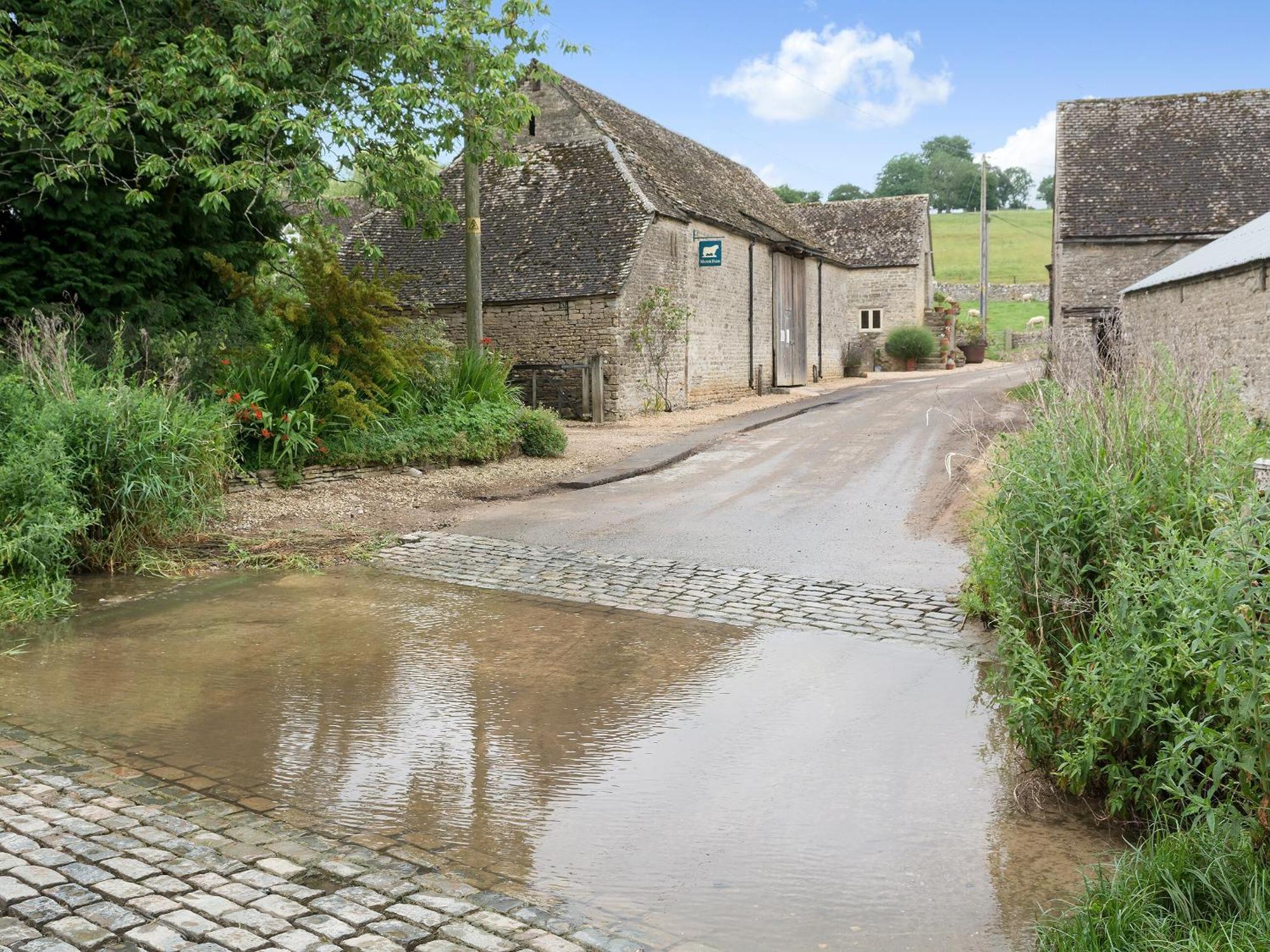 Flowers Barn Daglingworth 外观 照片