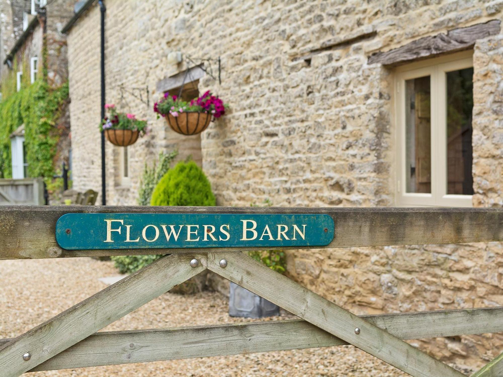 Flowers Barn Daglingworth 外观 照片